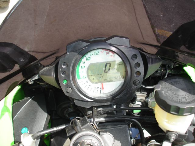 Kawasaki ZX-10 2008 photo 2