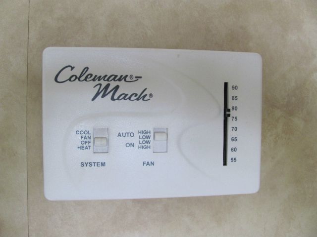 Keystone Laredo 2012 photo 15