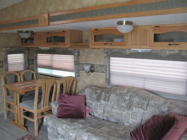 Keystone Laredo 2012 photo 17