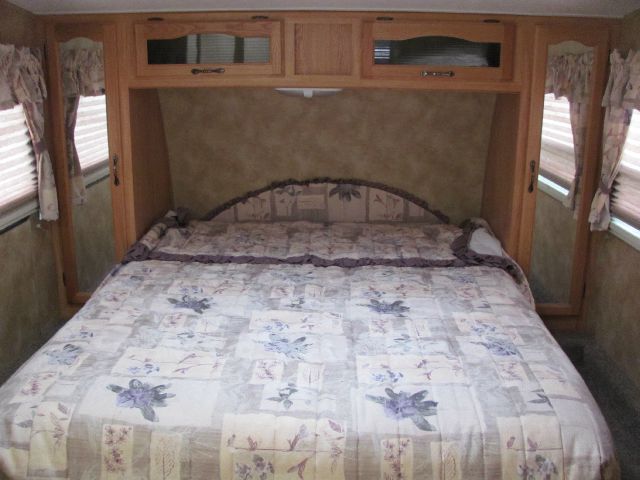 Keystone Laredo 2012 photo 26