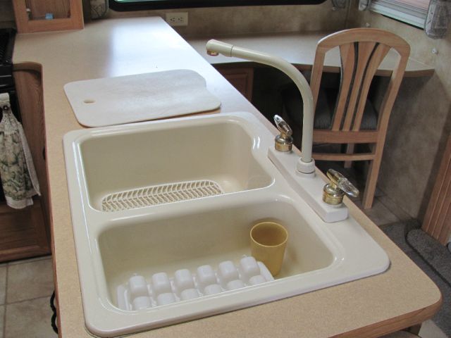 Keystone Laredo 2012 photo 5