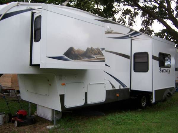 Keystone Sydney 328FRK 2012 photo 1