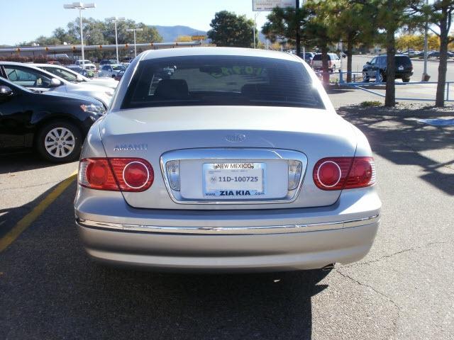 Kia Amanti 2004 photo 2