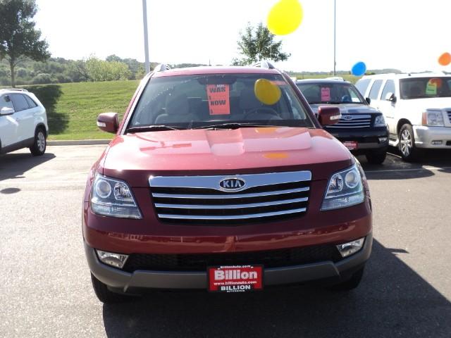 Kia Borrego 2009 photo 1