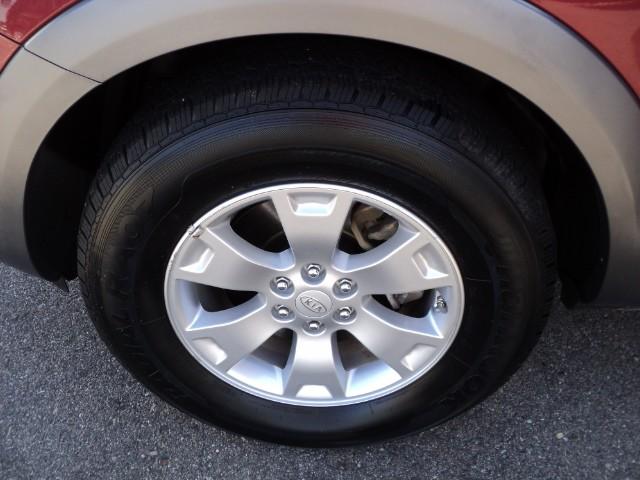 Kia Borrego 2009 photo 2