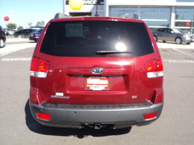 Kia Borrego 2009 photo 3