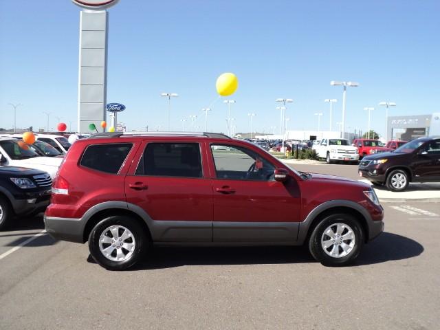 Kia Borrego 2009 photo 4