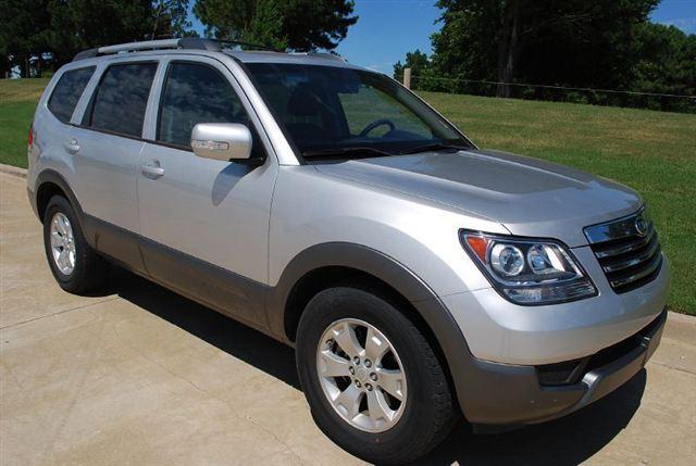 Kia Borrego 2009 photo 1