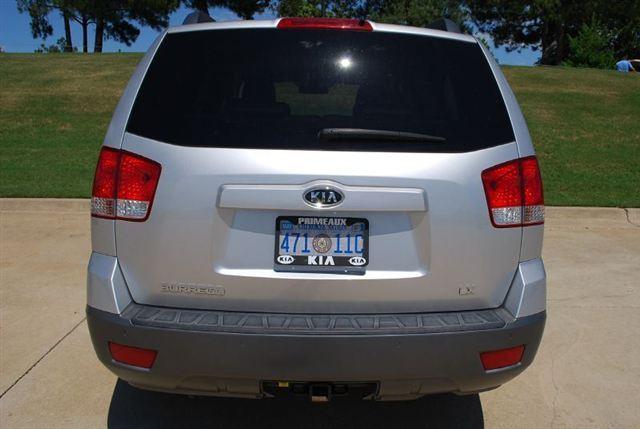 Kia Borrego 2009 photo 3