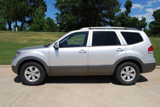 Kia Borrego 2009 photo 5