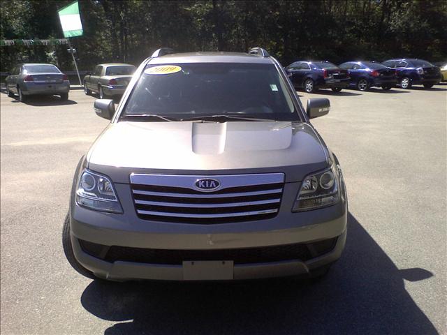 Kia Borrego 2009 photo 1