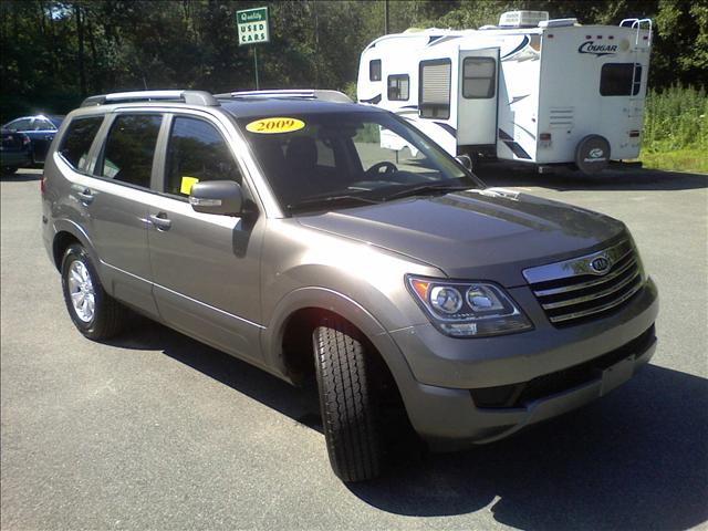 Kia Borrego 2009 photo 2