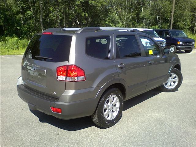 Kia Borrego 2009 photo 3