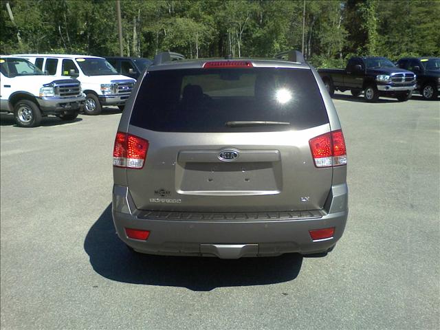 Kia Borrego 2009 photo 4