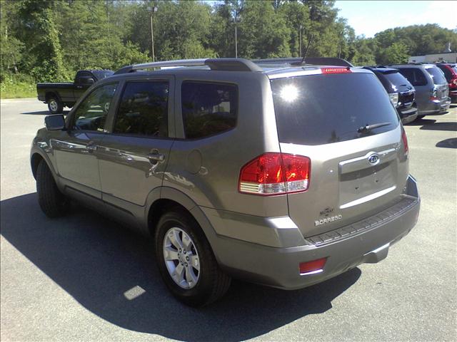 Kia Borrego 2009 photo 5