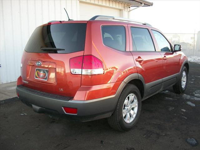 Kia Borrego 2009 photo 2