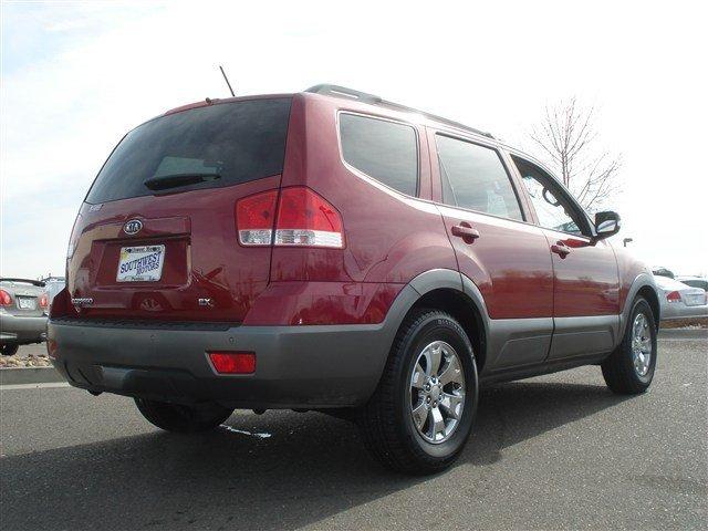 Kia Borrego 2009 photo 1