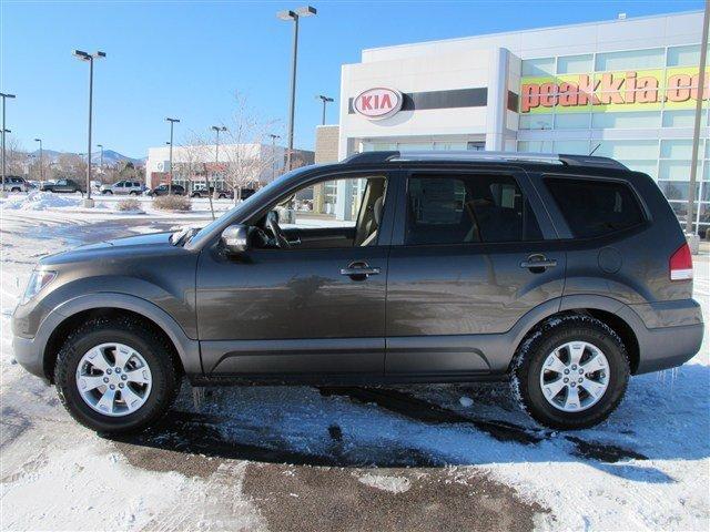 Kia Borrego 2009 photo 1
