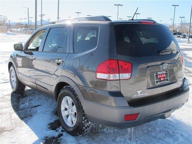 Kia Borrego 2009 photo 2