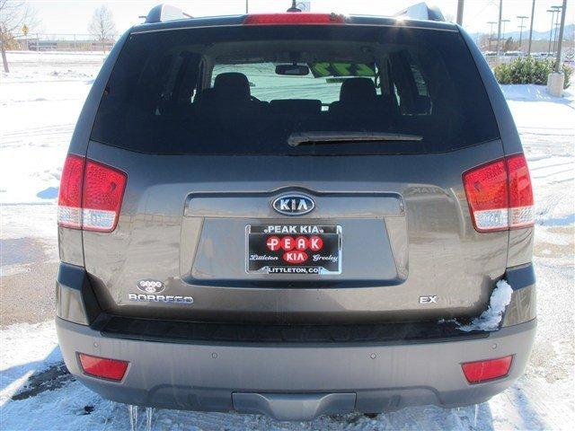 Kia Borrego 2009 photo 3