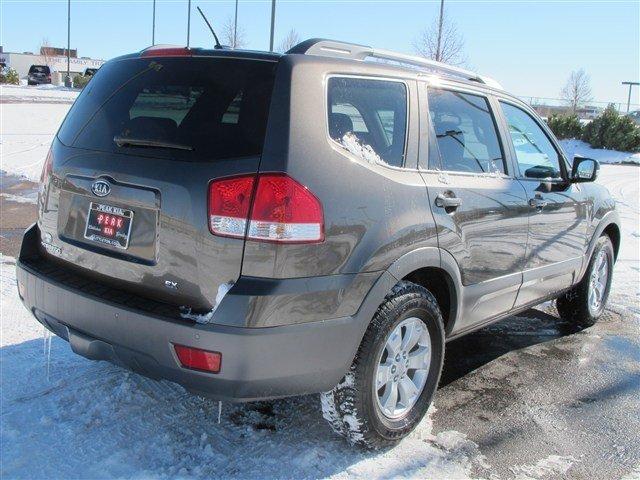 Kia Borrego 2009 photo 4