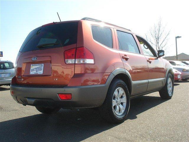 Kia Borrego 2009 photo 2