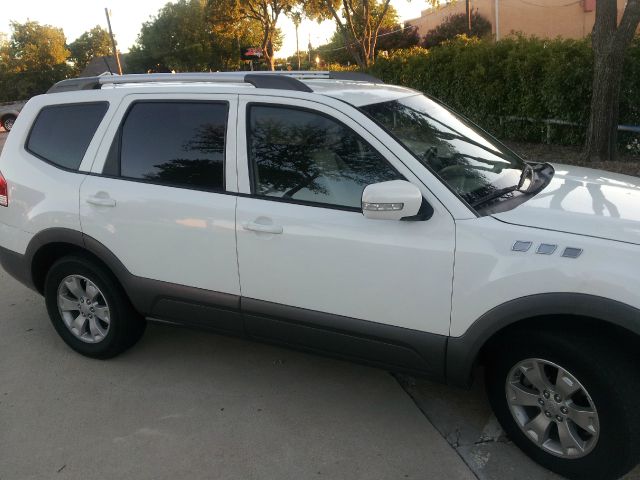 Kia Borrego 2009 photo 1