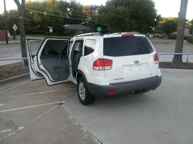 Kia Borrego 2009 photo 4