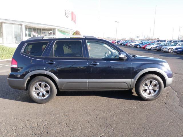 Kia Borrego 2009 photo 1