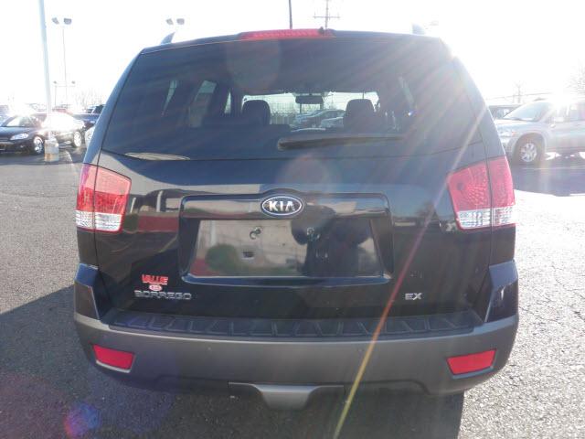 Kia Borrego 2009 photo 3
