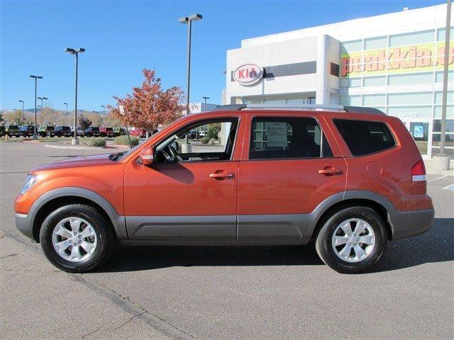 Kia Borrego 2009 photo 1