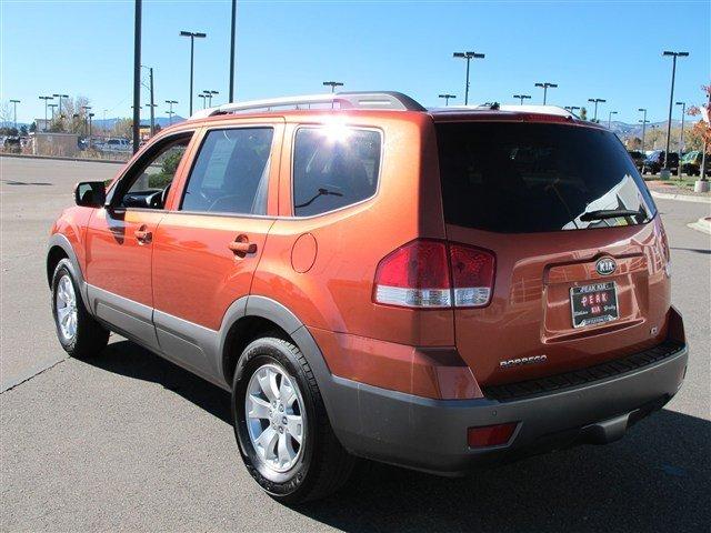 Kia Borrego 2009 photo 2