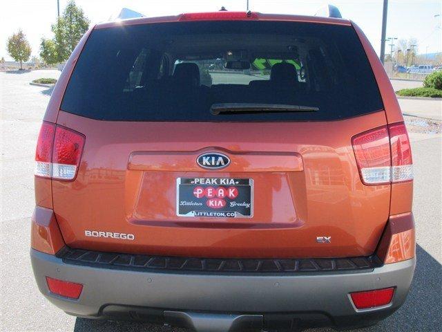 Kia Borrego 2009 photo 3