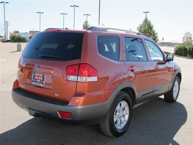 Kia Borrego 2009 photo 4