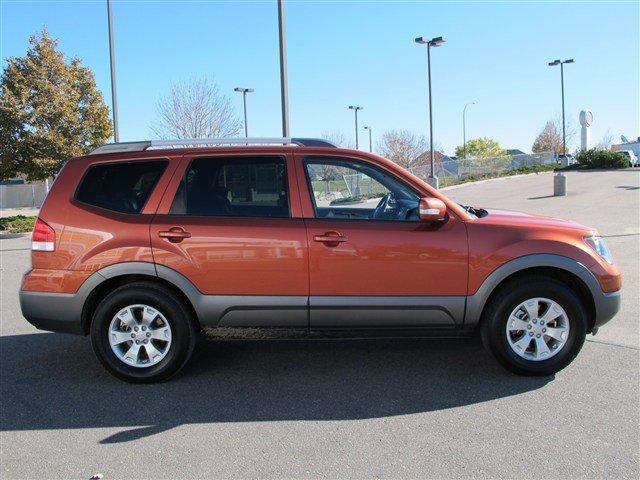 Kia Borrego 2009 photo 5