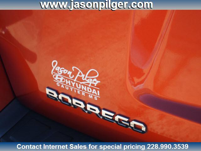 Kia Borrego 2009 photo 3