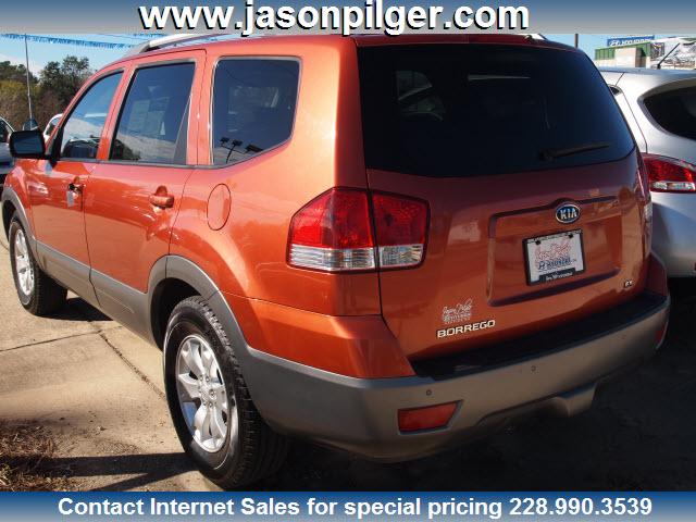 Kia Borrego 2009 photo 4