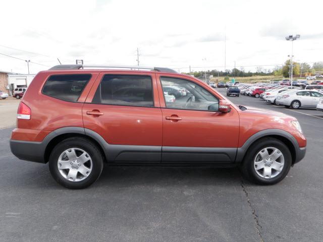 Kia Borrego 2009 photo 1