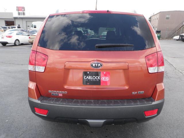 Kia Borrego 2009 photo 3