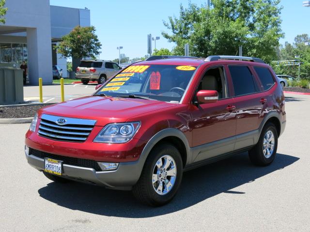 Kia Borrego 2009 photo 1