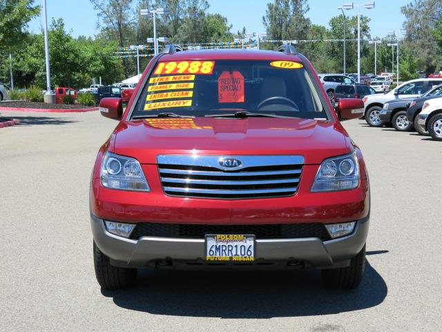Kia Borrego 2009 photo 2