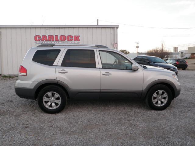 Kia Borrego 2009 photo 1