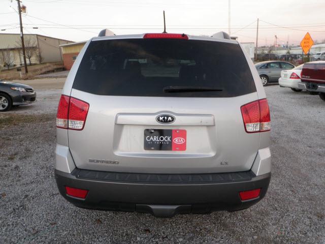 Kia Borrego 2009 photo 2