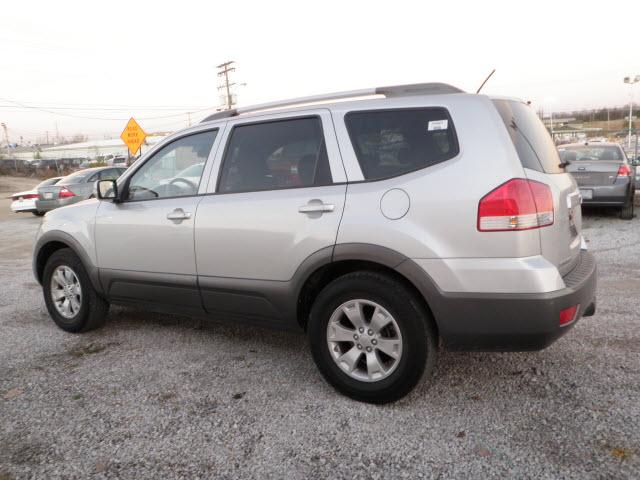 Kia Borrego 2009 photo 4
