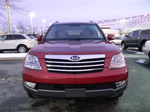 Kia Borrego 2009 photo 1