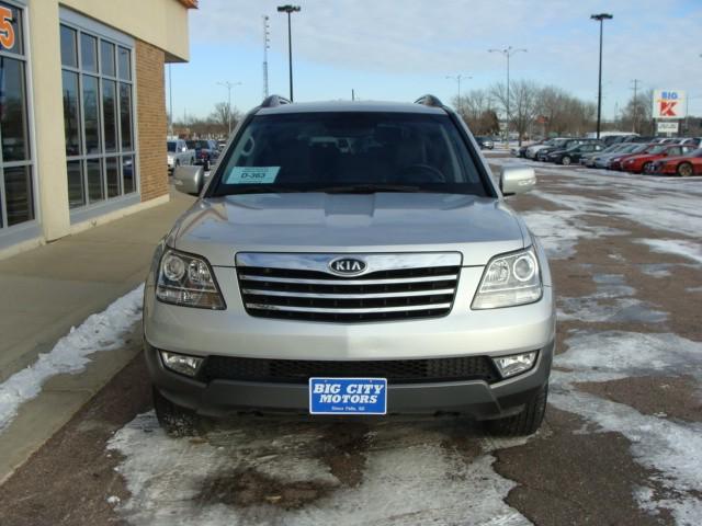 Kia Borrego 2009 photo 1