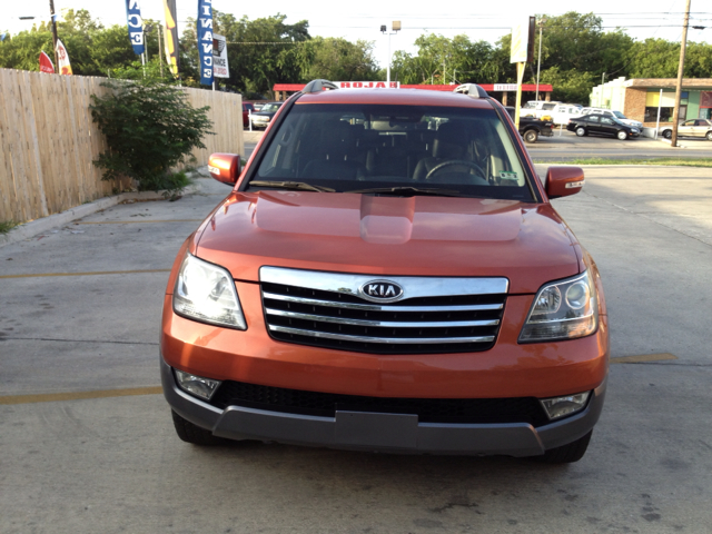 Kia Borrego 2009 photo 1