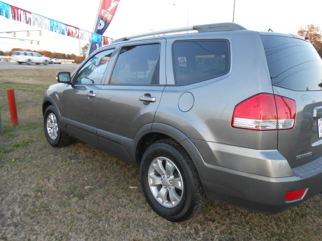 Kia Borrego 2009 photo 2