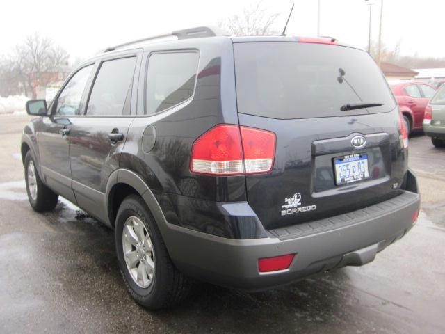 Kia Borrego 2009 photo 2