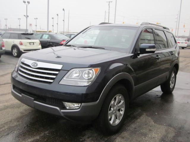 Kia Borrego 2009 photo 3